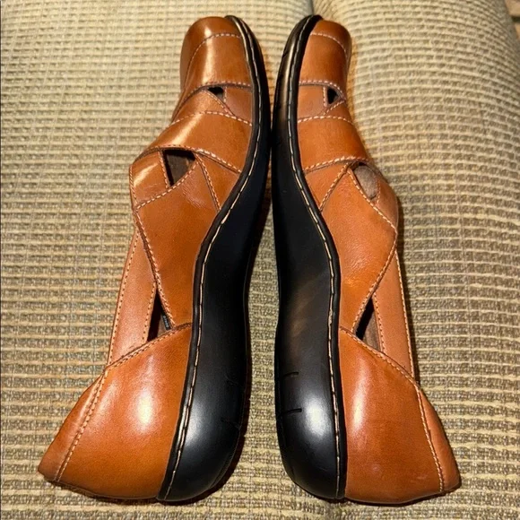 Clarks Women’s Shoes - Brown Leather Flats with Woven Design, US Size 10 M - EUC - Picture 6 of 9